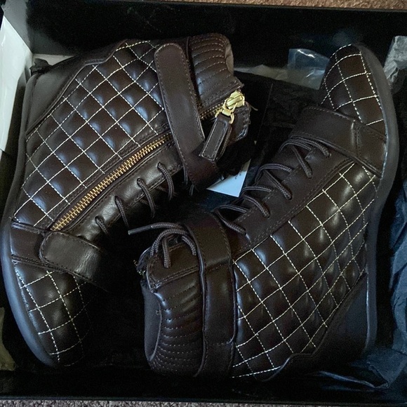 NWT Diane Gilman ankle boot with wedge heel, zipper, Velcro, laces and style. - Picture 6 of 9